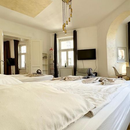 Premium Apartment Located At The Famous Vienna Kutschkermarkt Kültér fotó