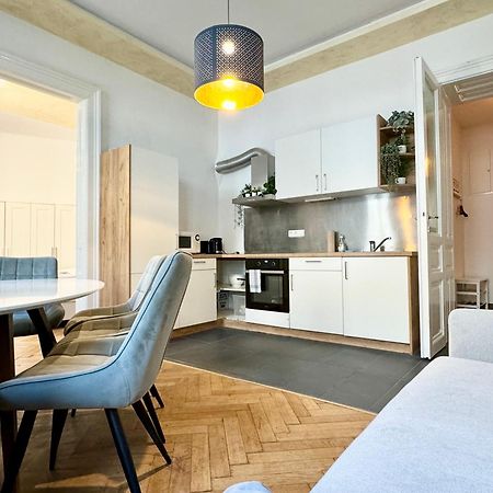 Premium Apartment Located At The Famous Vienna Kutschkermarkt Kültér fotó